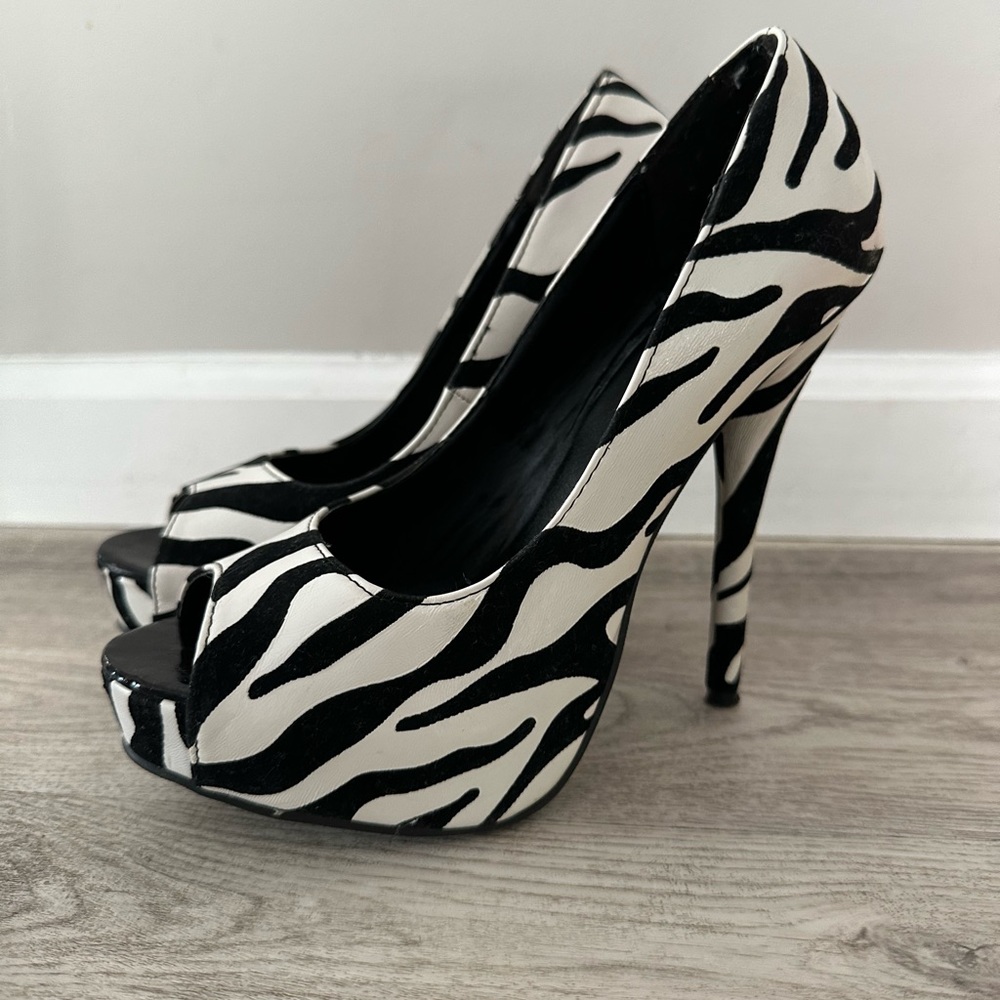 Zebra heels pumps Size 7